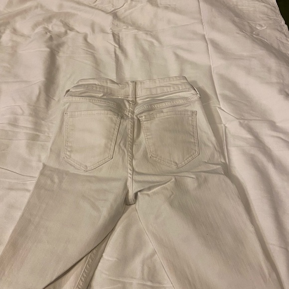 Lightly worn, stretchy white skinny jeans - Picture 5 of 5